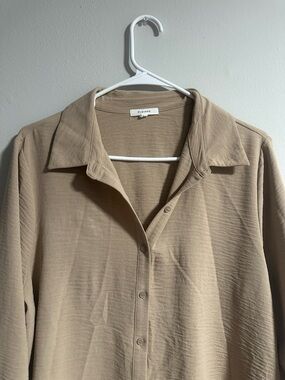 Pleione Taupe Button-Front Collared Shirt